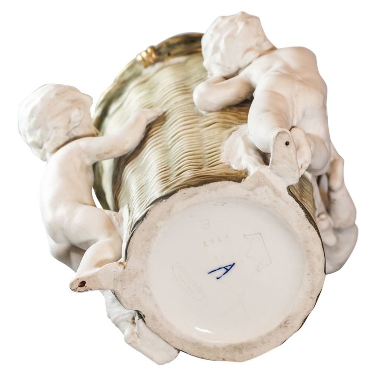 Anfora in biscotto Art Nouveau con putti, Austria