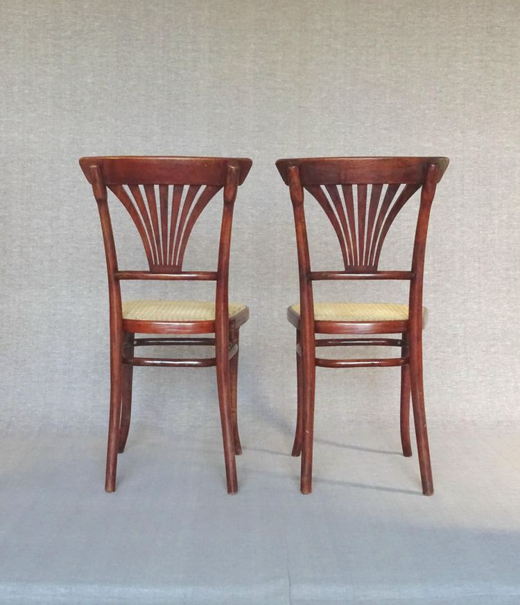 2 sedie Thonet n. 221 con intarsi in bronzo, circa 1910
