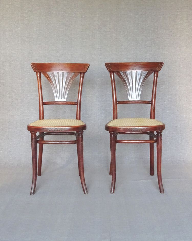 2 sedie Thonet n. 221 con intarsi in bronzo, circa 1910