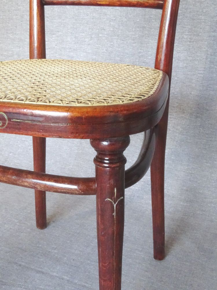 2 sedie Thonet n. 221 con intarsi in bronzo, circa 1910
