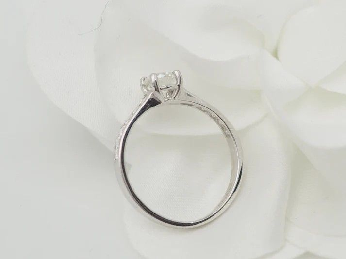Anello solitario in oro bianco e diamante da 0,48 ct