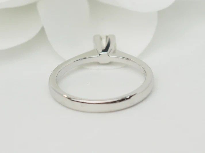 Anello solitario in oro bianco e diamante da 0,41 ct