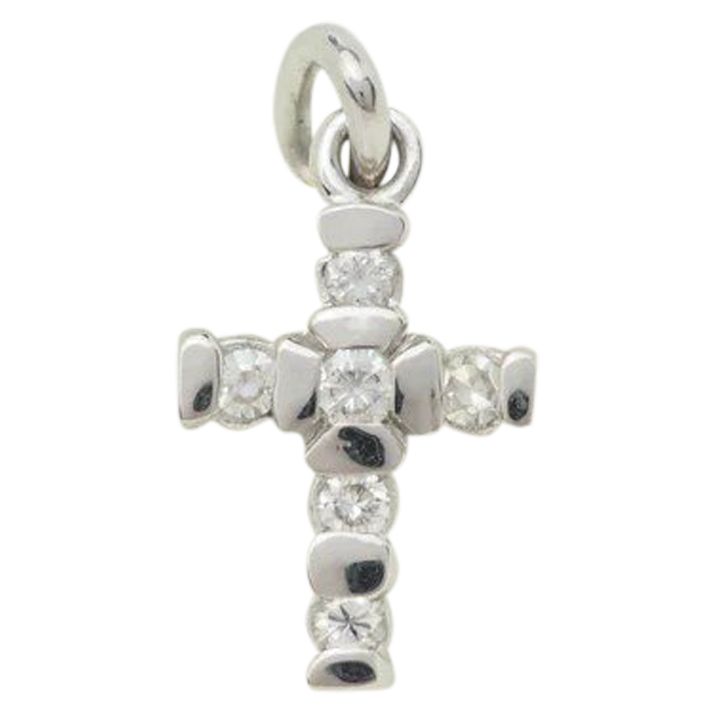 Ciondolo a croce in oro bianco e diamanti da 0,17 ct