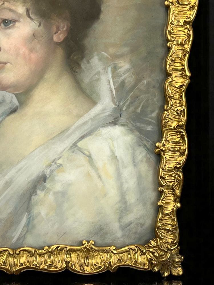 PASTEL SOUS VERRE ENCADRÉ DU XIXe REPRESENTANT UN PORTRAIT DE FEMME ELEGANTE