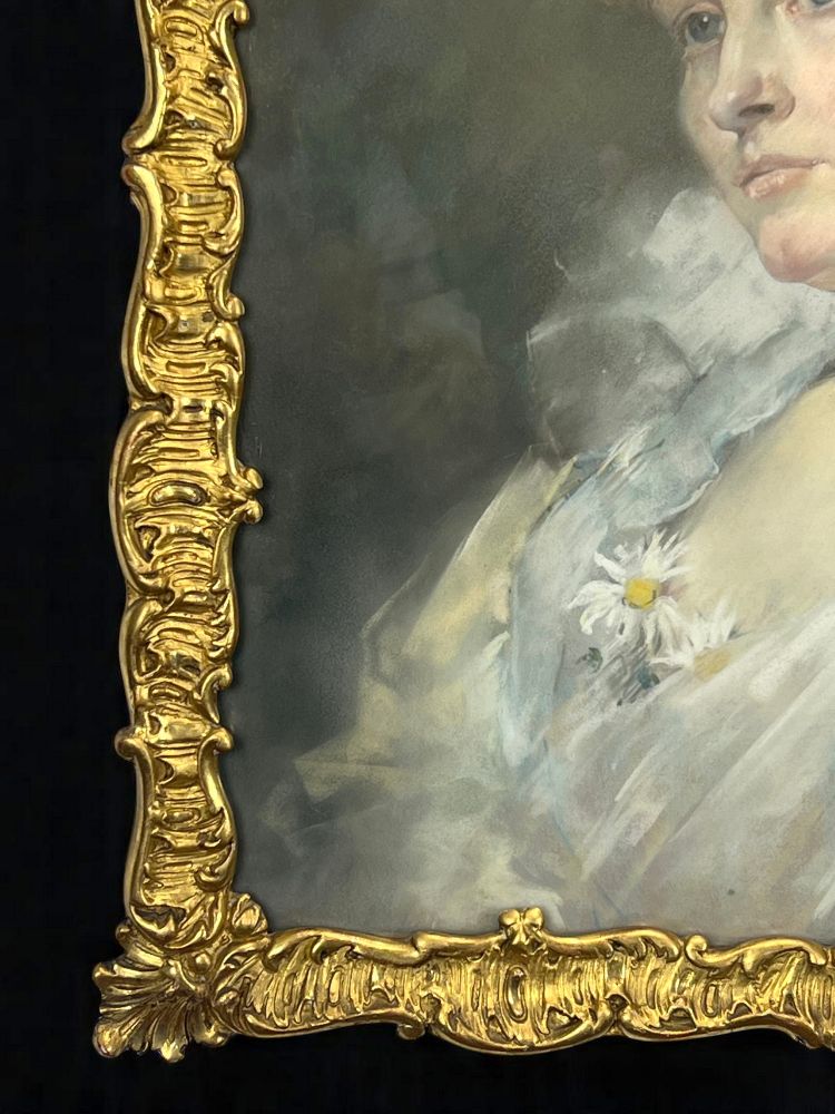 PASTEL SOUS VERRE ENCADRÉ DU XIXe REPRESENTANT UN PORTRAIT DE FEMME ELEGANTE