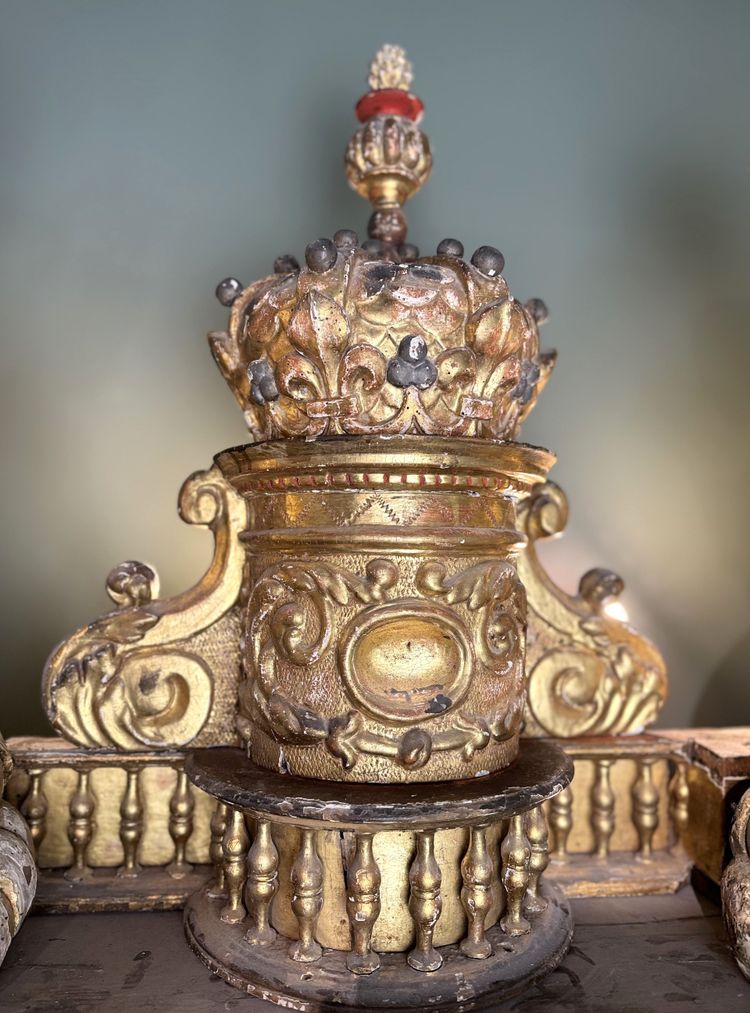 Coppia di angeli e galleria dell'altare - XVII secolo