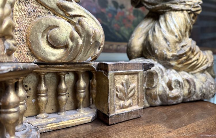 Coppia di angeli e galleria dell'altare - XVII secolo