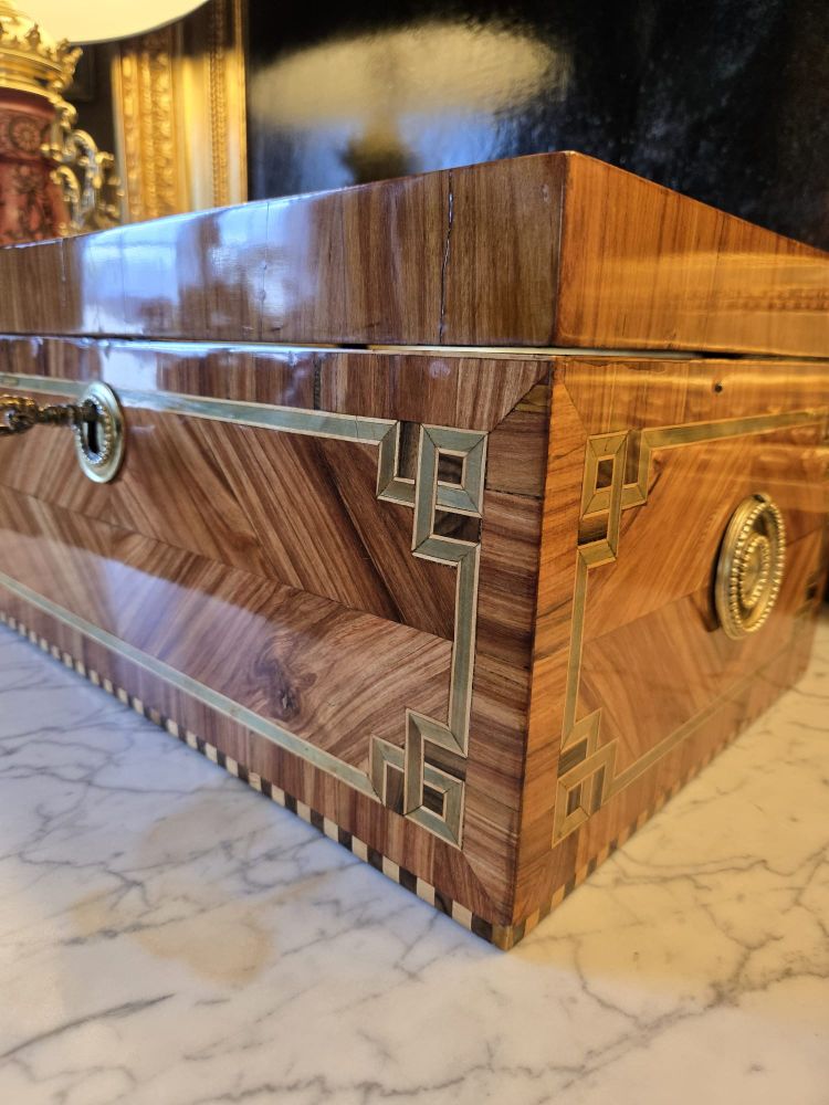 Large Travel Box in Marquetry and Indian Fabric – Louis XVI period, circa 1780.