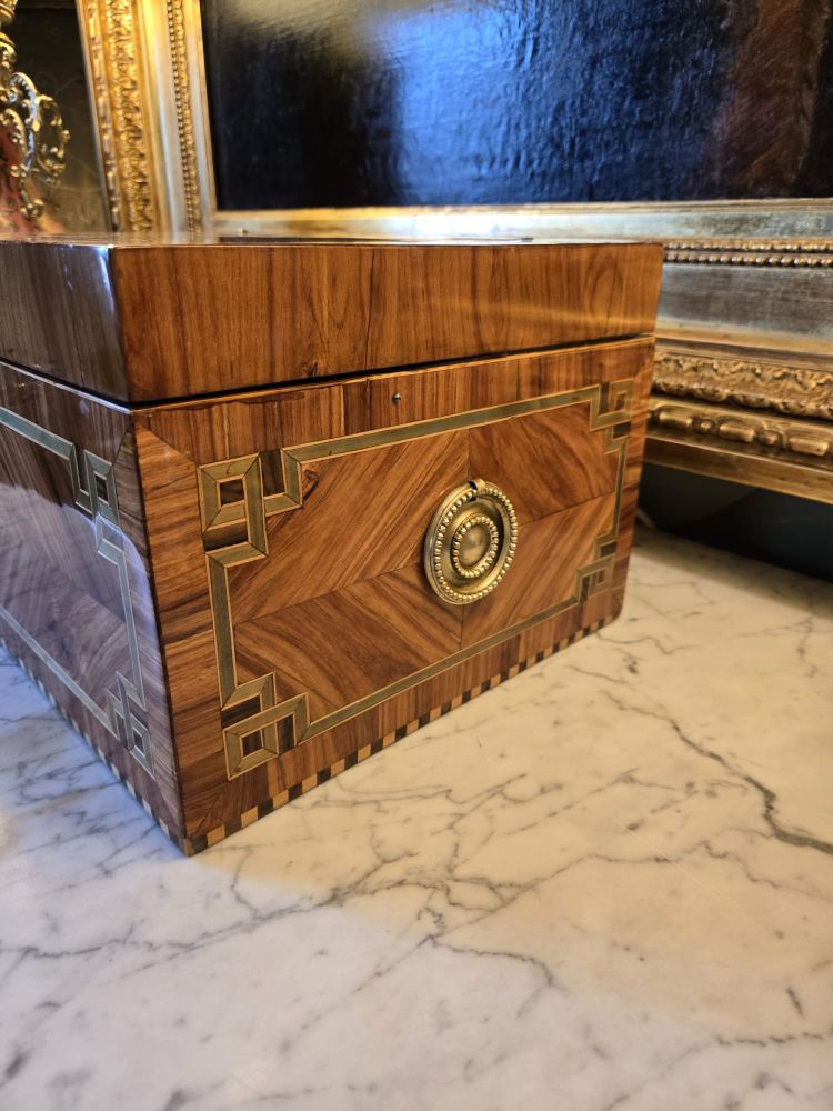 Large Travel Box in Marquetry and Indian Fabric – Louis XVI period, circa 1780.
