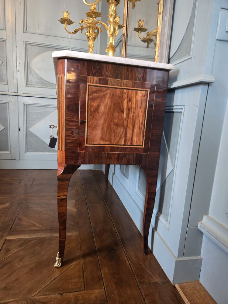 Cassettiera di transizione Luigi XV/Luigi XVI, Francia orientale, circa 1780.