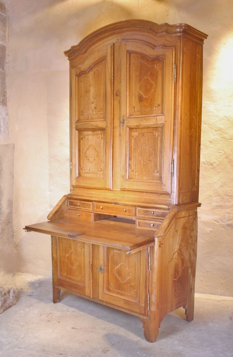 Large scriban sideboard in blond walnut