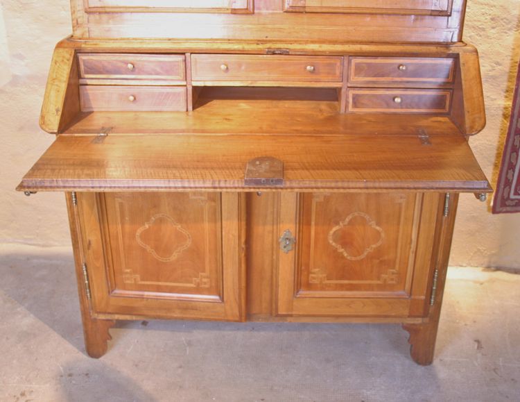 Large scriban sideboard in blond walnut