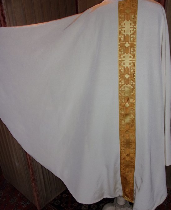 Chasuble de forme gothique, époque milieu XXe siècle