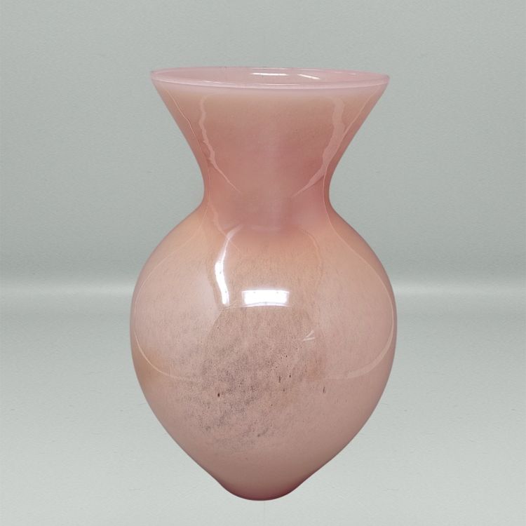 Vaso di lusso rosa anni '70 in vetro di Murano realizzato a mano dal Maestro del Vetro. Prodotto in Italia.
