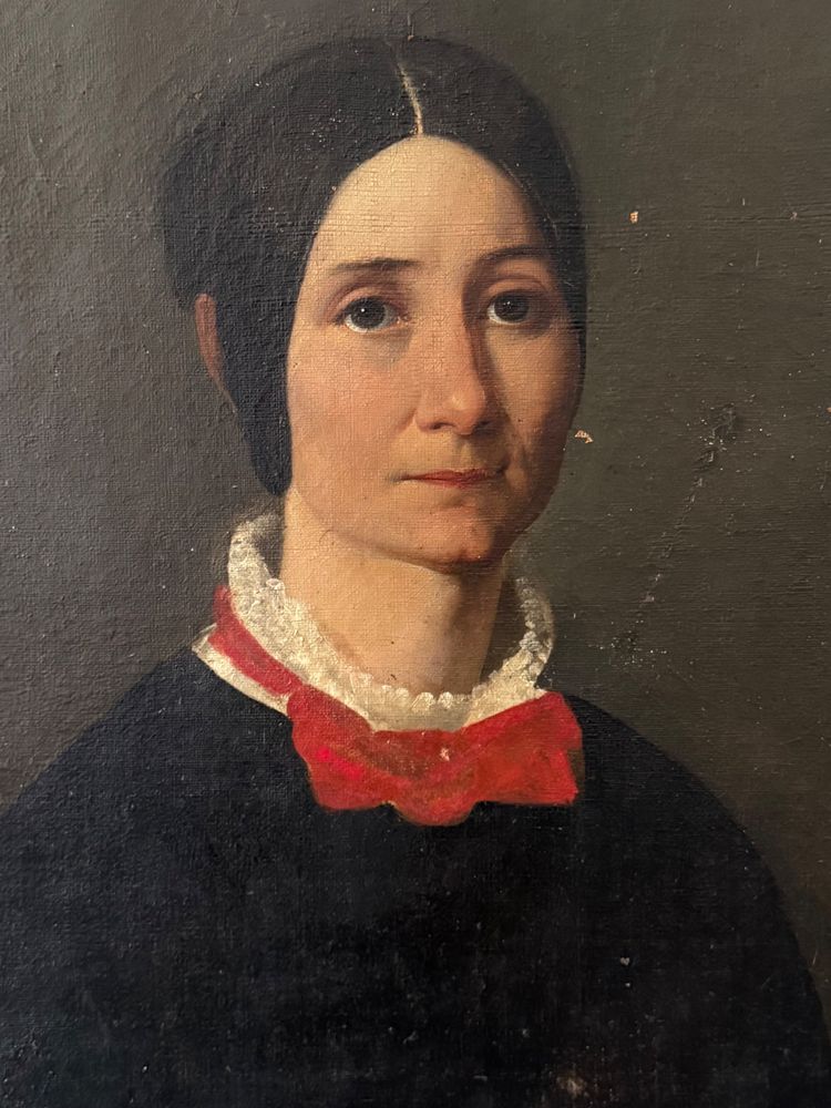 Ritratto di una donna con una sciarpa rossa