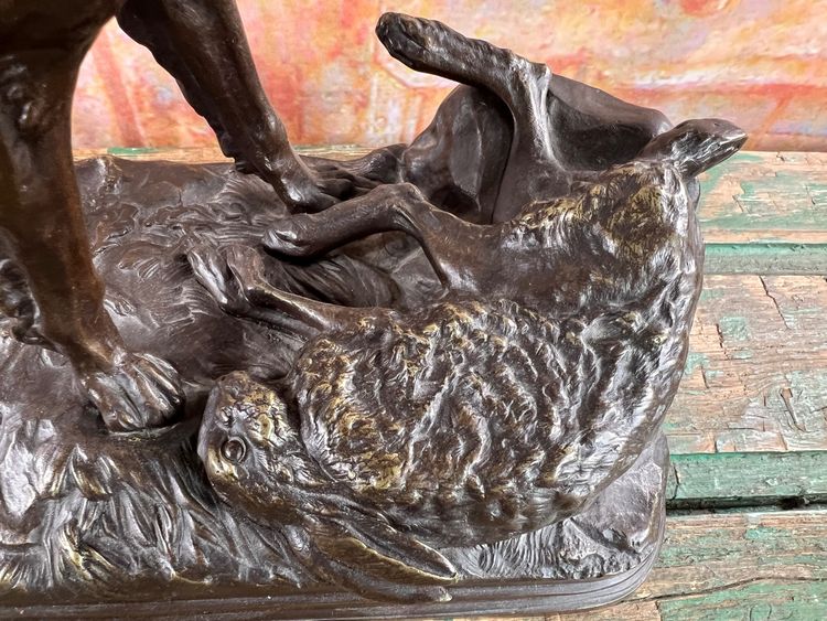 Grande animale in bronzo firmato Alfred Dubucand – Cane da caccia e lepre – XIX secolo