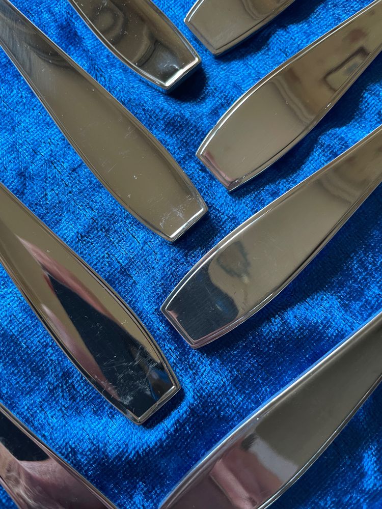 8 art deco fish cutlery sets.