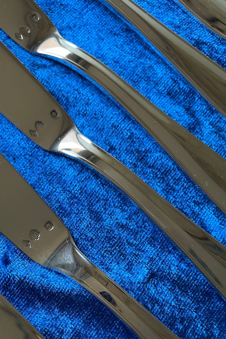 8 art deco fish cutlery sets.