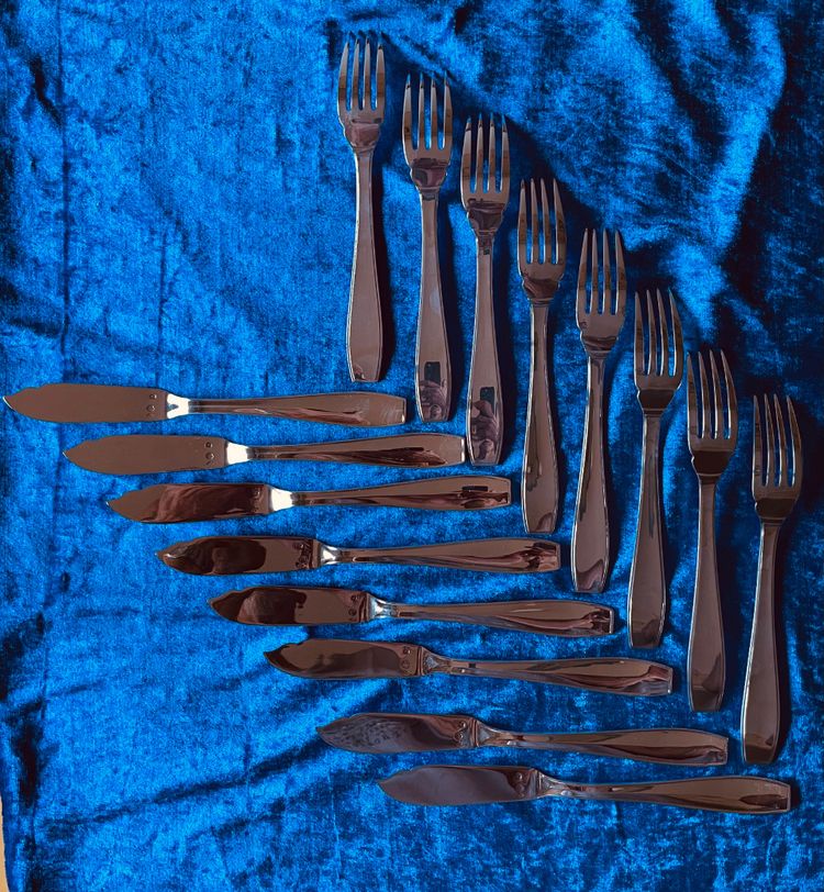 8 art deco fish cutlery sets.