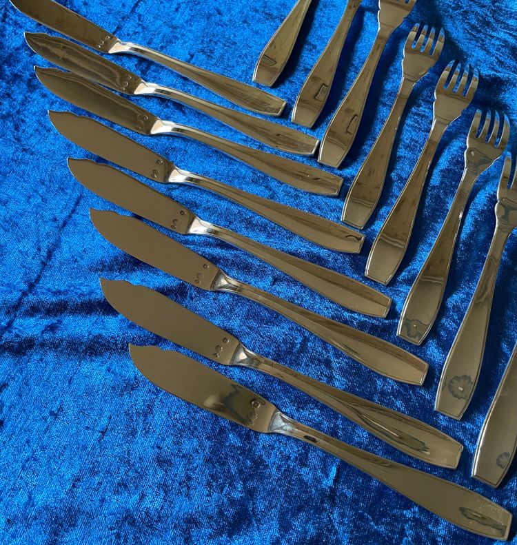 8 art deco fish cutlery sets.