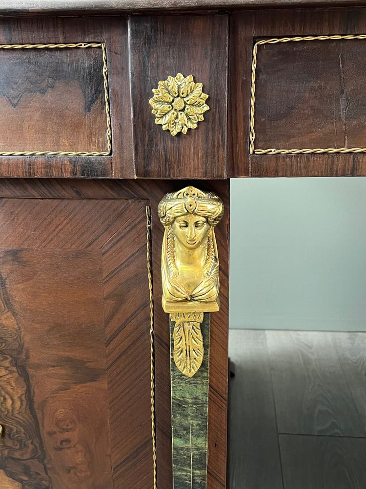 Scrivania Impero in mogano e impiallacciatura, bronzo dorato, inizio XIX secolo