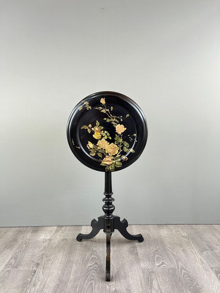 Victorian style tilting top pedestal table – 19th century