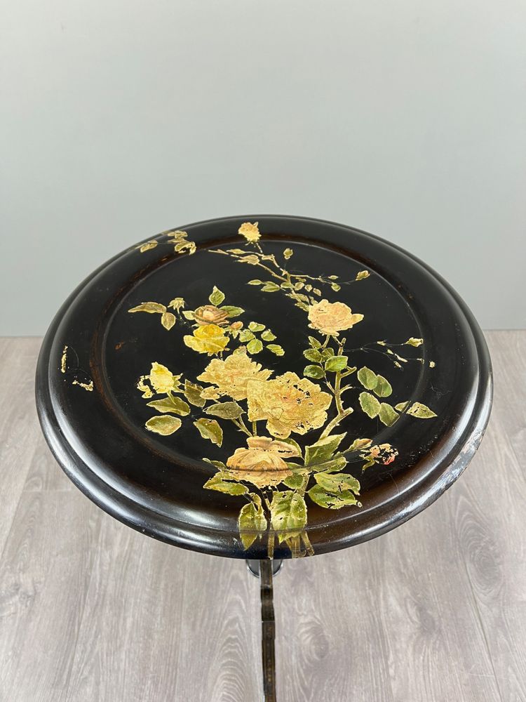 Victorian style tilting top pedestal table – 19th century