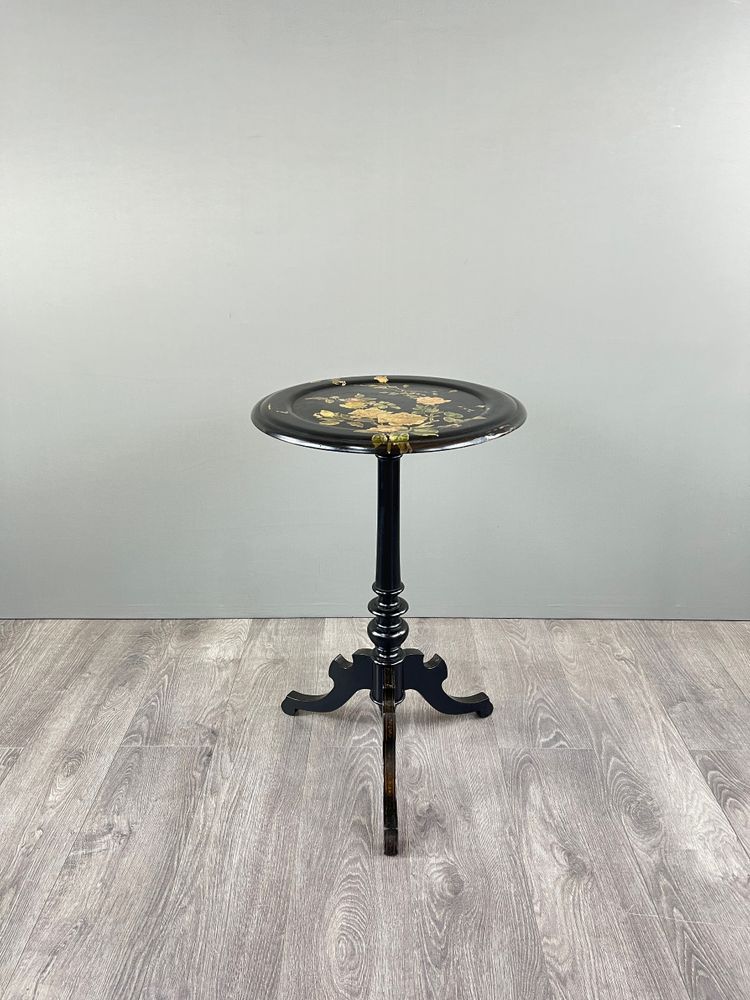 Victorian style tilting top pedestal table – 19th century