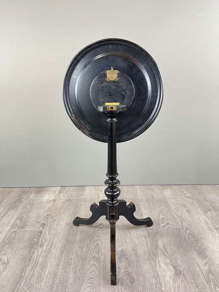 Victorian style tilting top pedestal table – 19th century