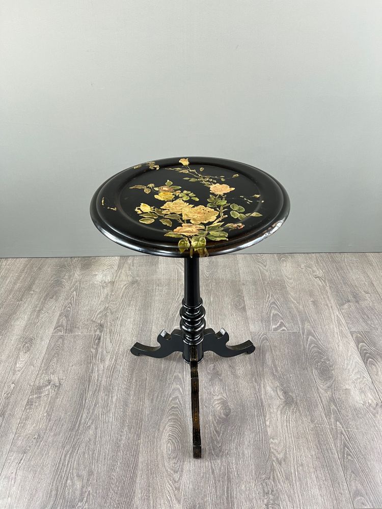 Victorian style tilting top pedestal table – 19th century