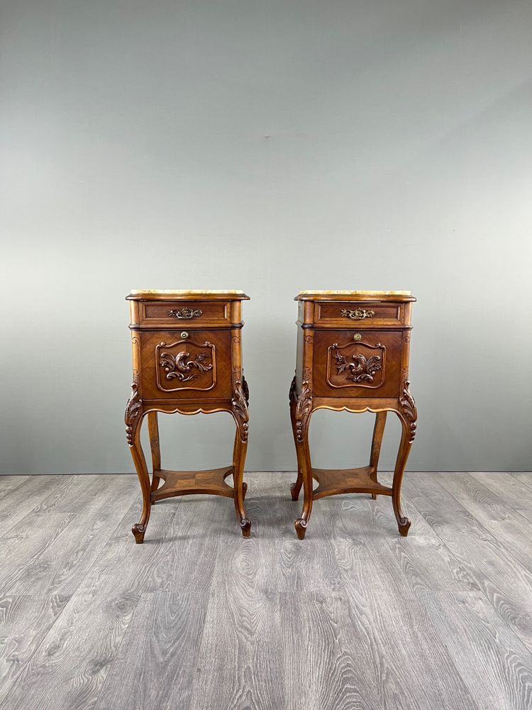 Paire de chevets Louis XV, marbre jaune, XIXe siècle