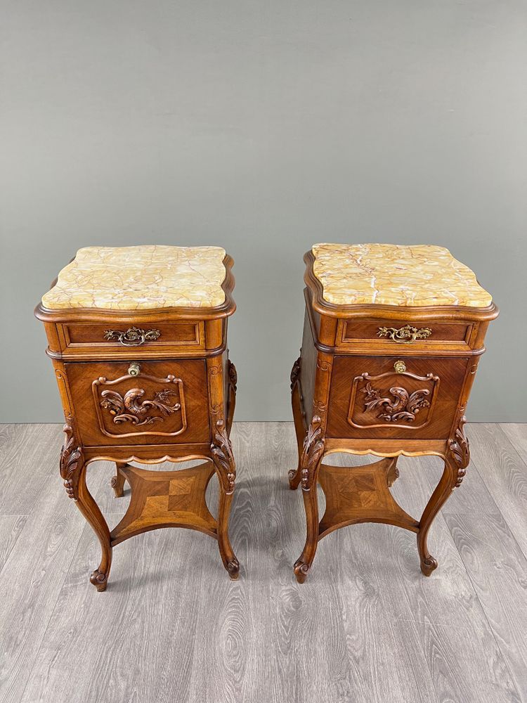 Paire de chevets Louis XV, marbre jaune, XIXe siècle