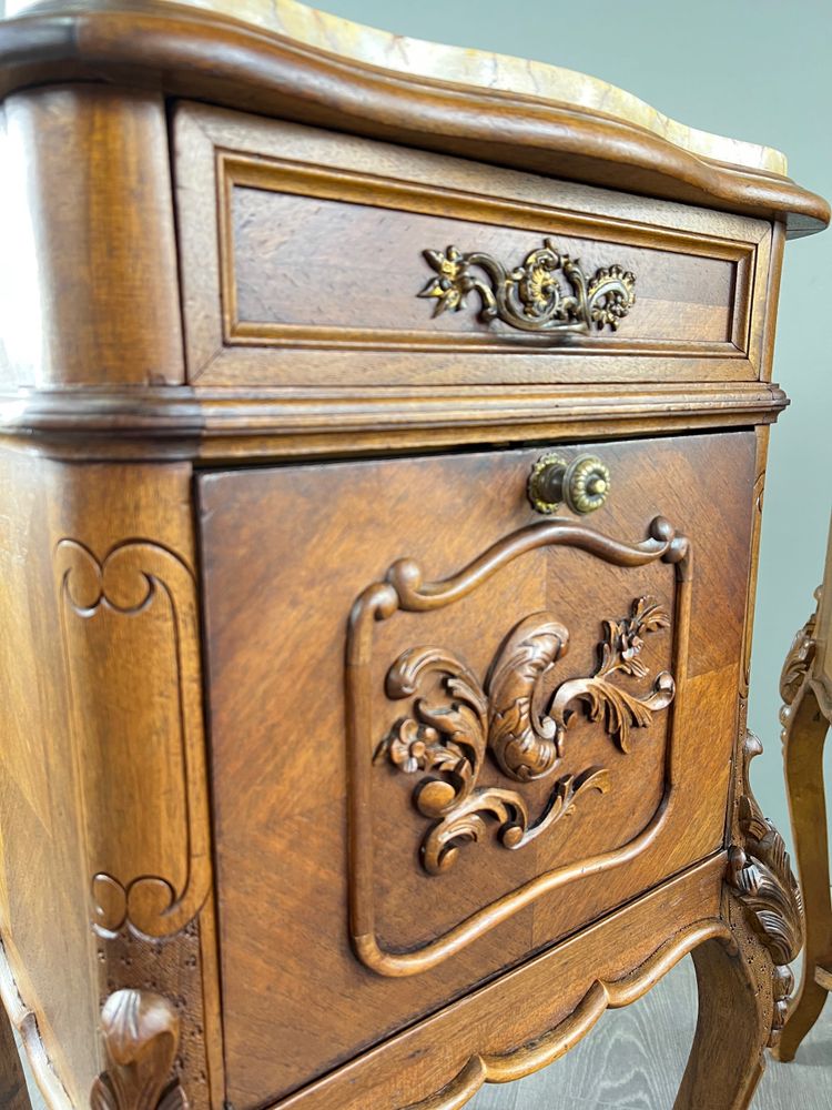 Paire de chevets Louis XV, marbre jaune, XIXe siècle