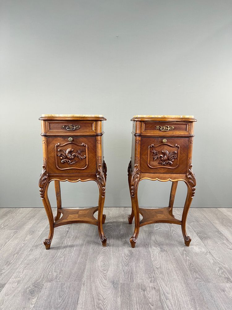 Paire de chevets Louis XV, marbre jaune, XIXe siècle