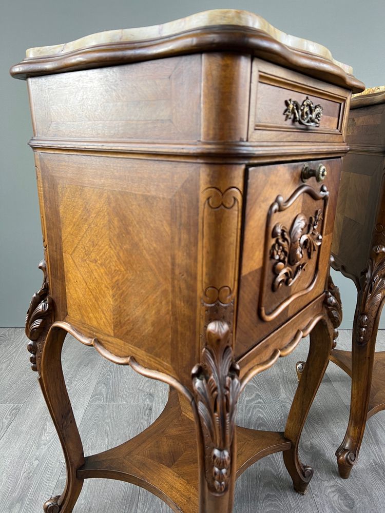 Paire de chevets Louis XV, marbre jaune, XIXe siècle