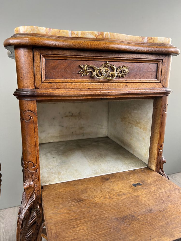 Paire de chevets Louis XV, marbre jaune, XIXe siècle