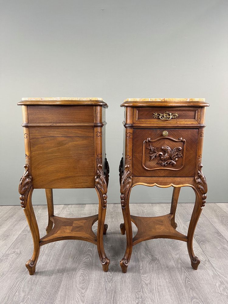 Paire de chevets Louis XV, marbre jaune, XIXe siècle