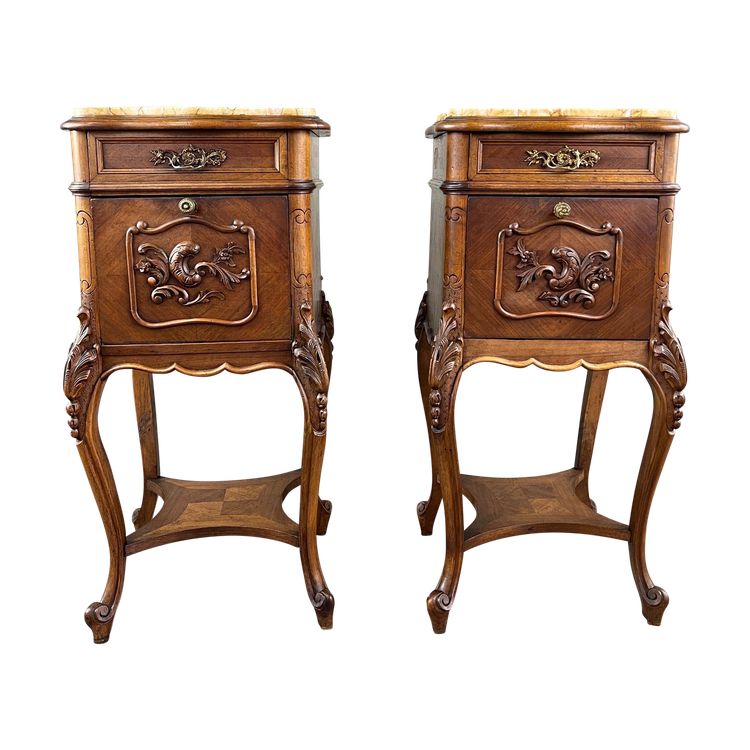 Paire de chevets Louis XV, marbre jaune, XIXe siècle