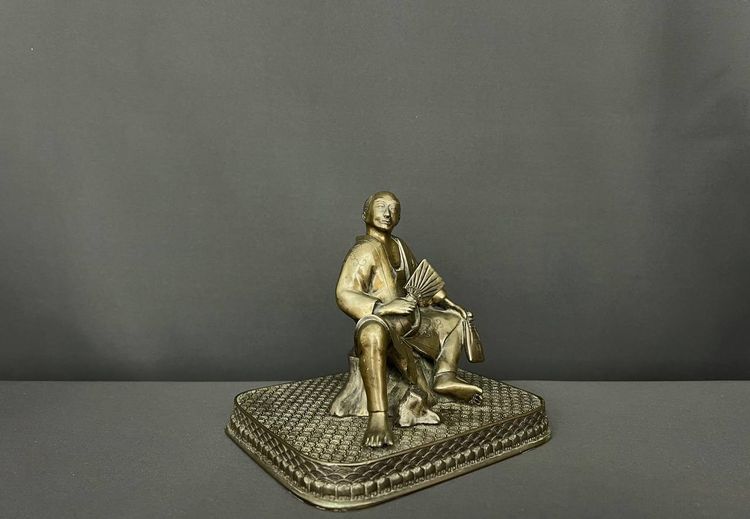 Scultura in bronzo raffigurante uno studioso seduto – Giappone, periodo Meiji (1868-1912)