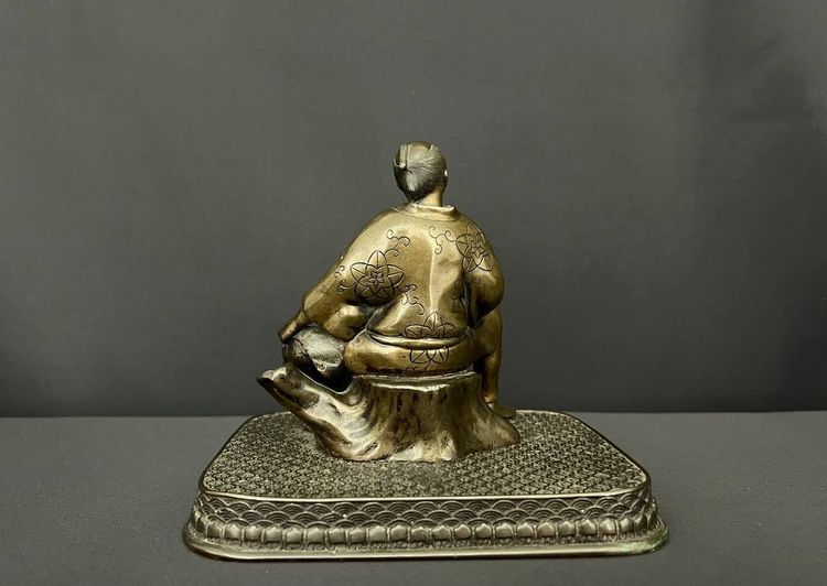 Scultura in bronzo raffigurante uno studioso seduto – Giappone, periodo Meiji (1868-1912)