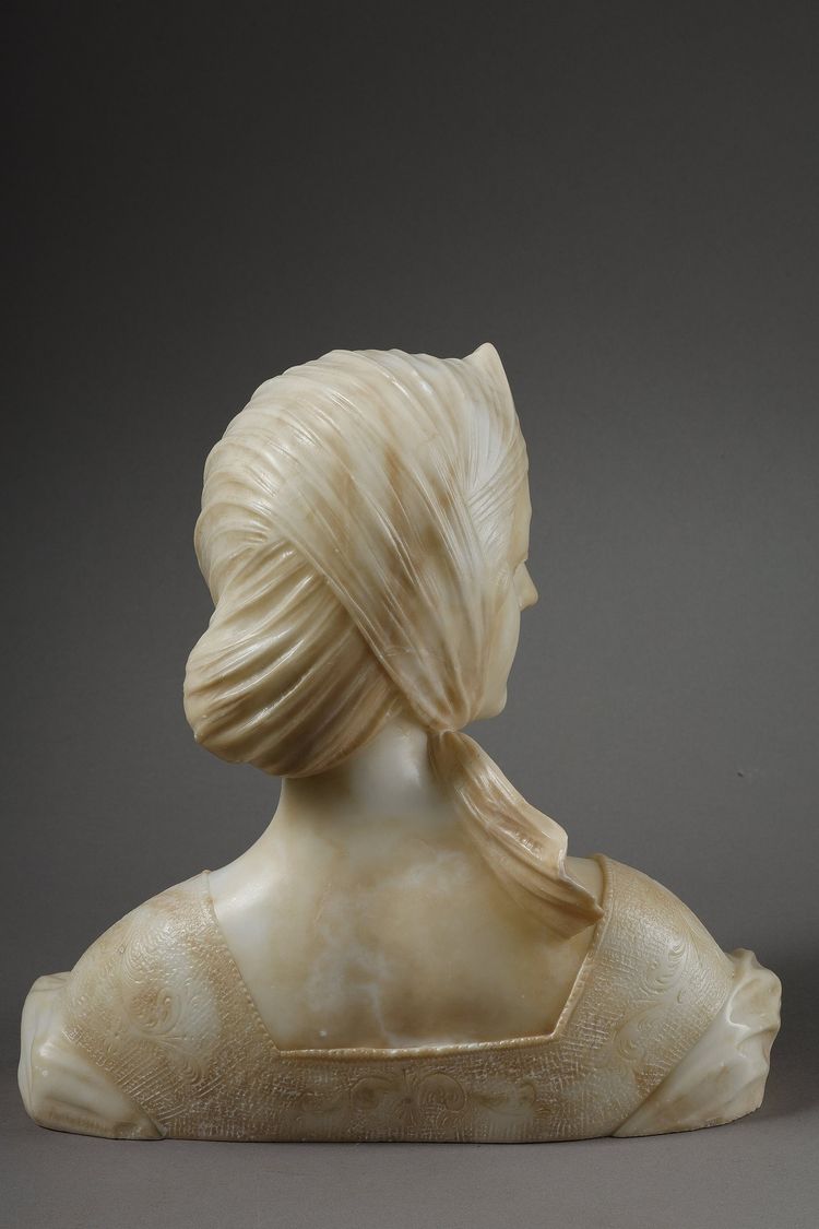 Busto di giovane donna in alabastro, firmato sul retro "A Genna" - Amadéo Gennarelli (1881-1943)