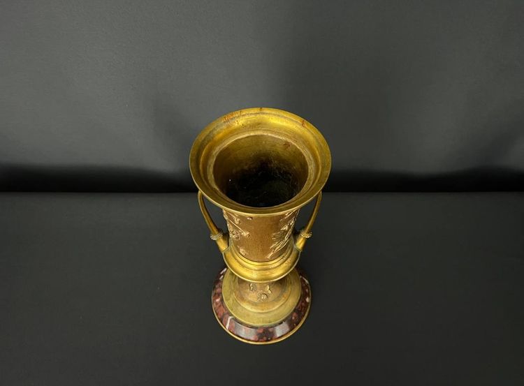 Decorative vase in gilded bronze and red marble