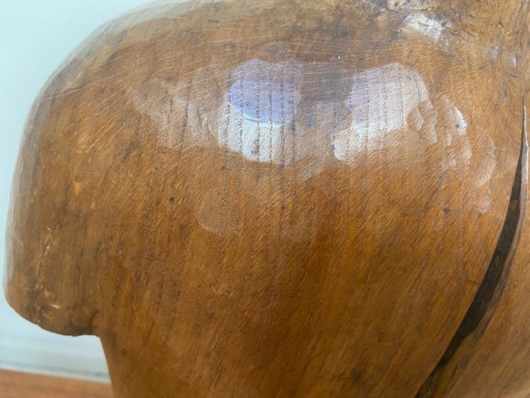 Busto femminile in legno scolpito, firmato Rapp.