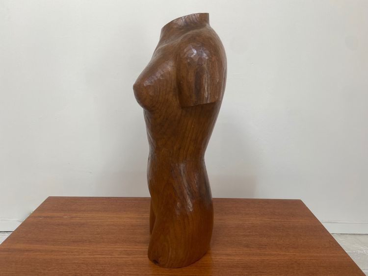 Busto femminile in legno scolpito, firmato Rapp.