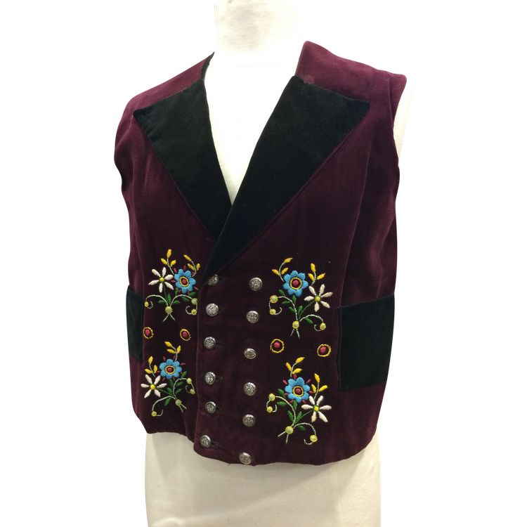 Embroidered vest from Morbihan