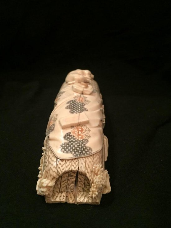 Okimono Japonais En Corne D’époque Fin XIXe Siècle.