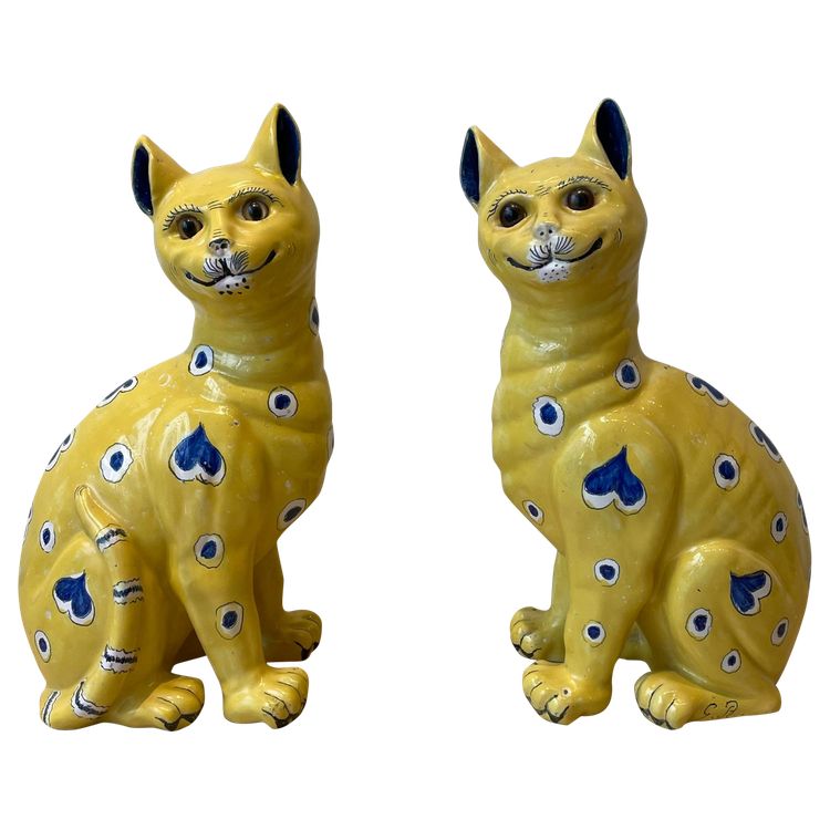 Due gatti in ceramica gialla, Emile Gallé (1846-1904)