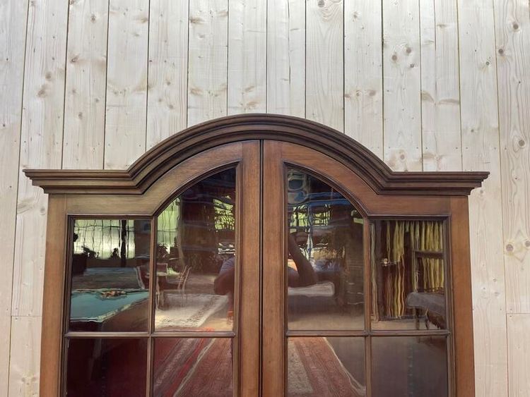 English -style showcase library in walnut 1900