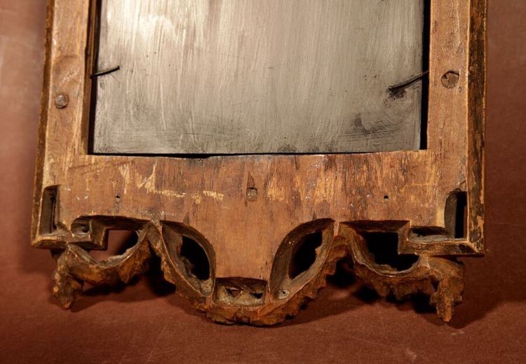Papal interest: a beautiful mirror decorated with the papal coat of arms and two keys, last quarter of the 18th century