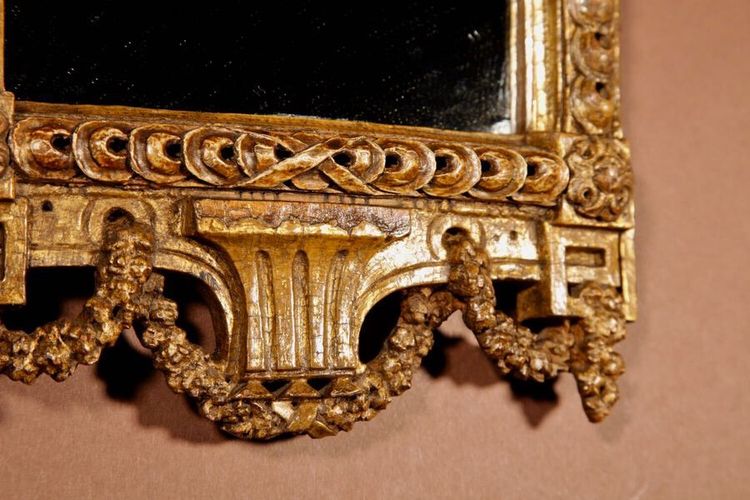 Papal interest: a beautiful mirror decorated with the papal coat of arms and two keys, last quarter of the 18th century